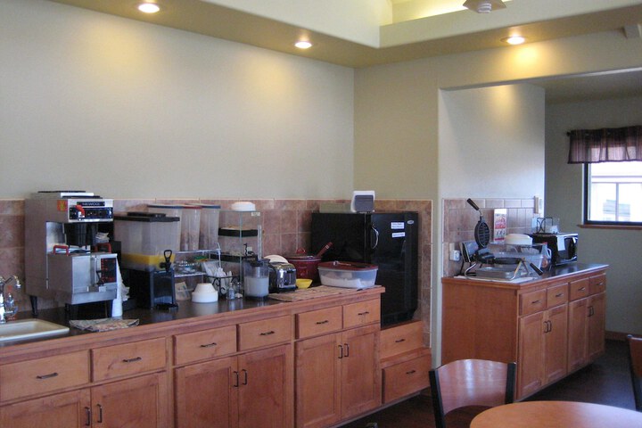 Breakfast/Coffee Service 18 of 24