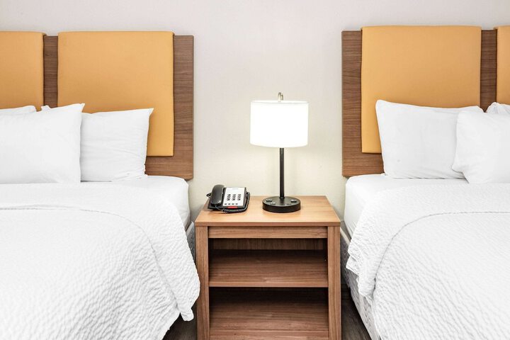 Days Inn & Suites by Wyndham Huntsville