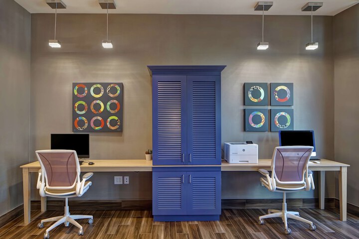 Business Center 68 of 69