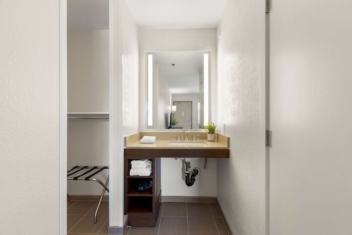 Room 16 of 24