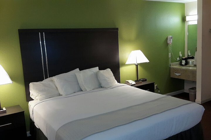 Room 28 of 48
