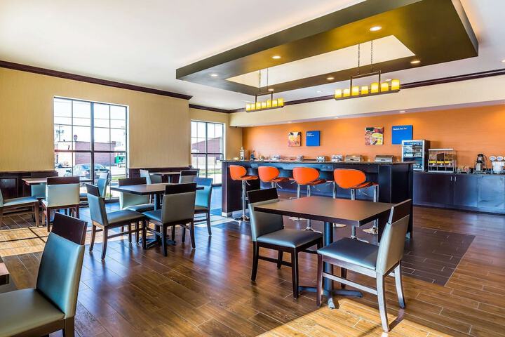 Comfort Inn & Suites Moore - Oklahoma City