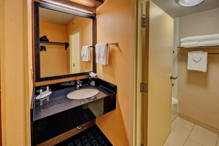 Room 18 of 28