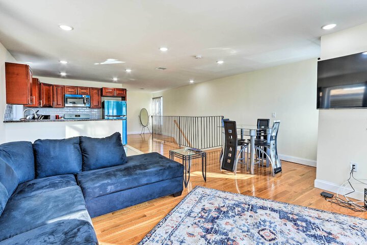 Bright Irvington Home 2 Mi to Prudential Center!