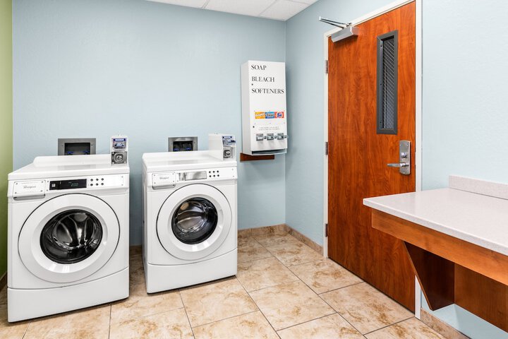 Holiday Inn Express & Suites Klamath Falls Central by IHG