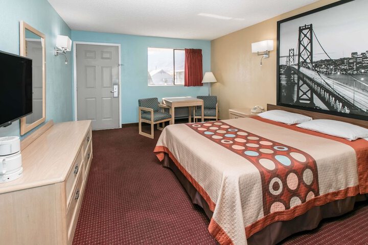 Room 14 of 30