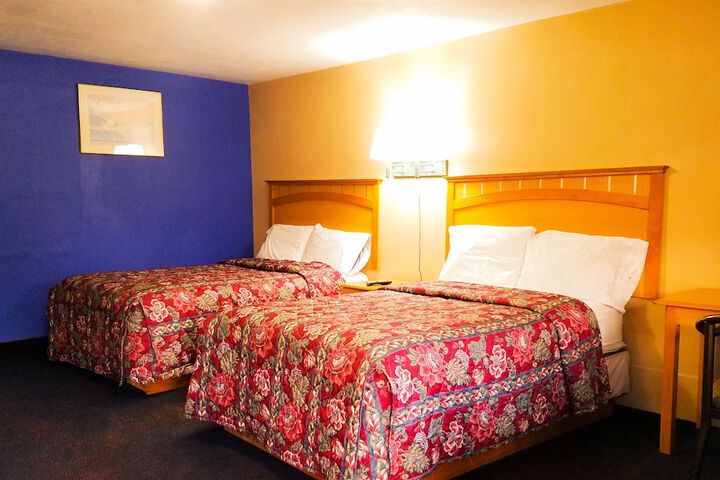 Room 4 of 13