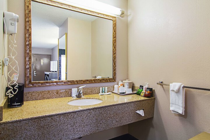Room 14 of 40