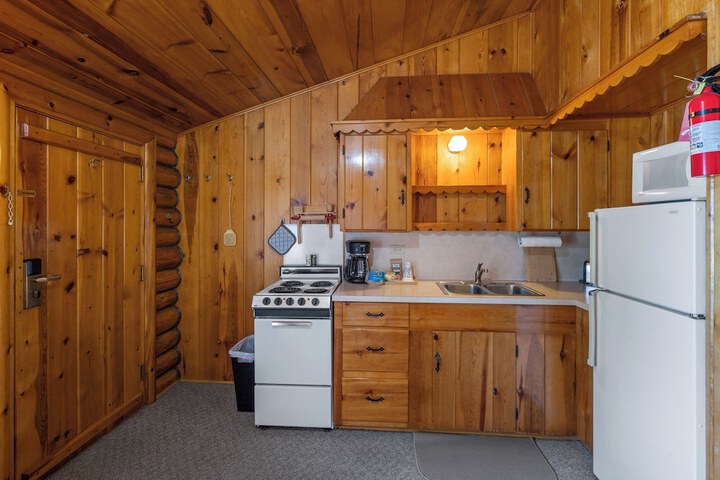 El Western Cabins & Lodges