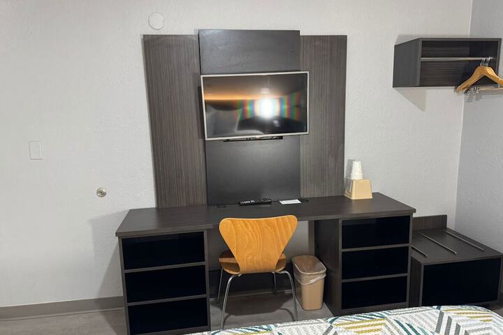 Room 12 of 17