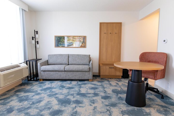 Hampton Inn & Suites Jennings