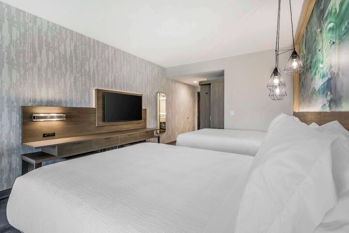 Room 27 of 46