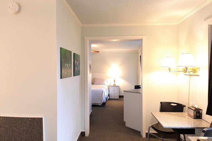 Room 10 of 27