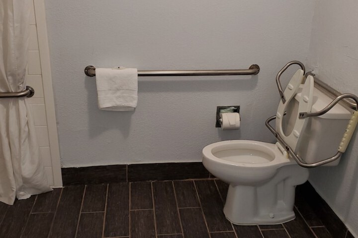 Room 15 of 28