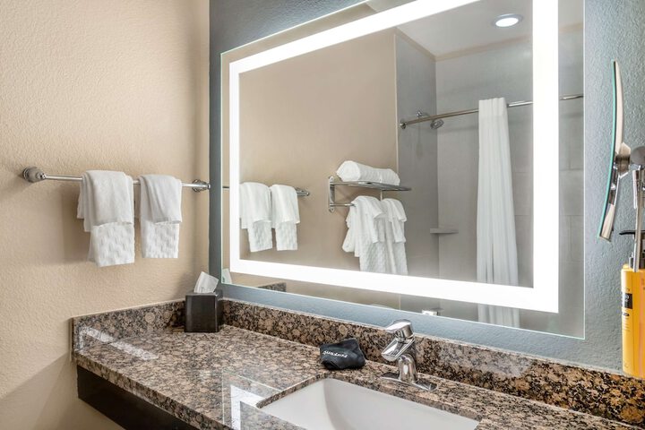 Best Western Plus Lake Jackson Inn & Suites