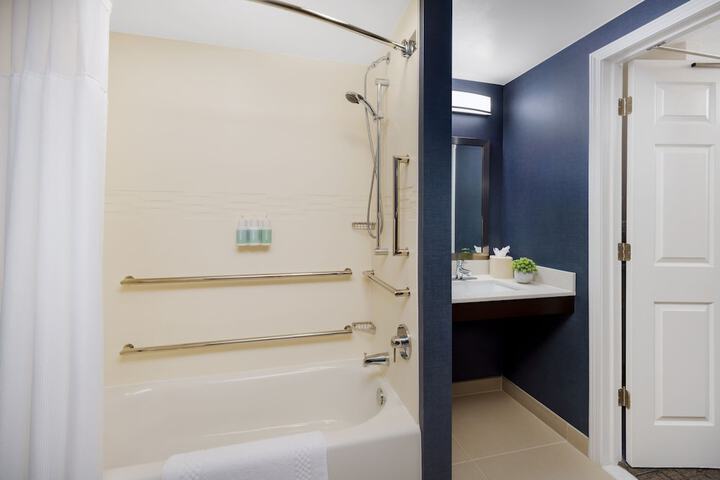 Room 32 of 52