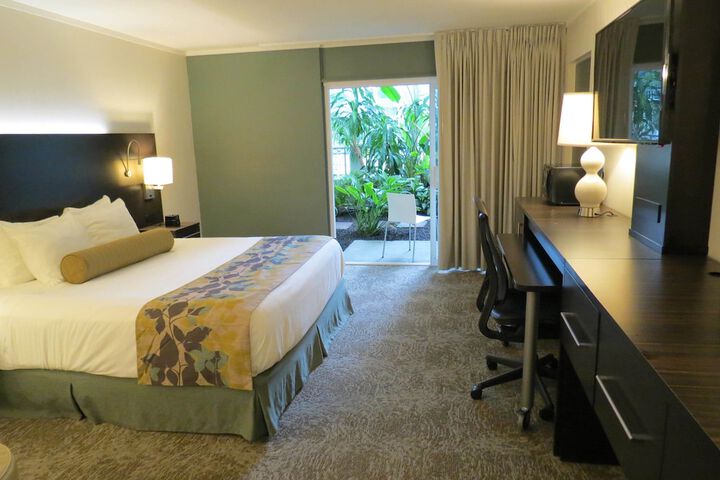 Oasis Hotel & Convention Center an Ascend Collection Hotel