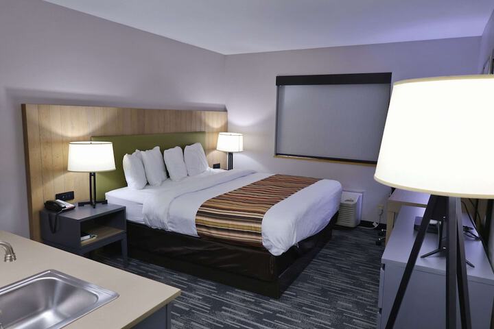 Country Inn & Suites by Radisson Sparta, WI