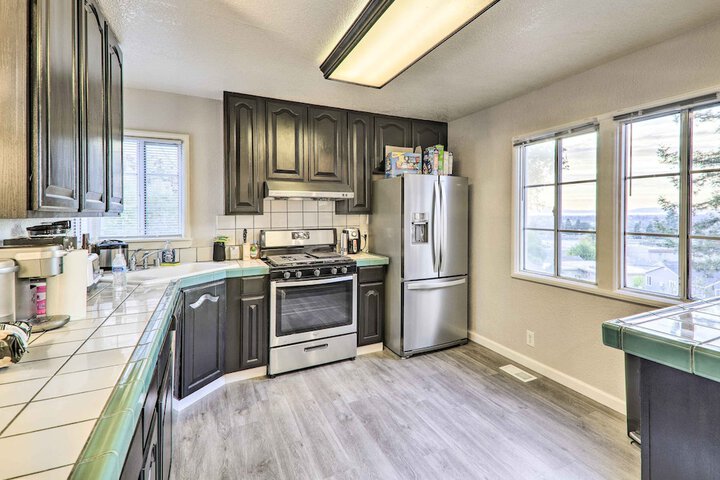 Castro Valley Home w / Bay Area Views!