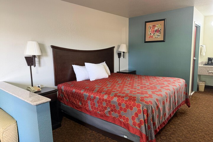 The Magnolia Hotel Searcy