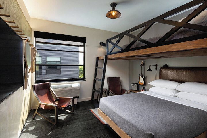Room 21 of 37