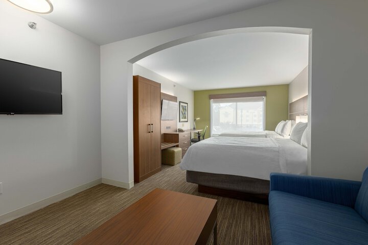 Room 12 of 33
