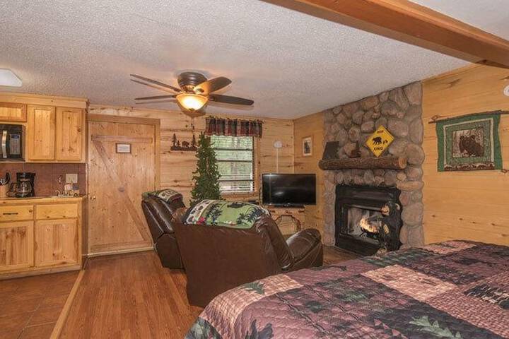 Upper Canyon Inn & Cabins
