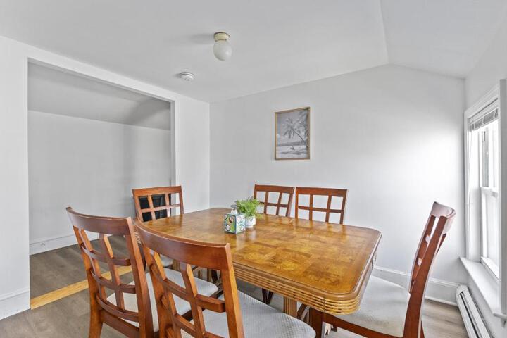 17-19Cozy & Spacious 6BR home in Malden with window AC and free parking