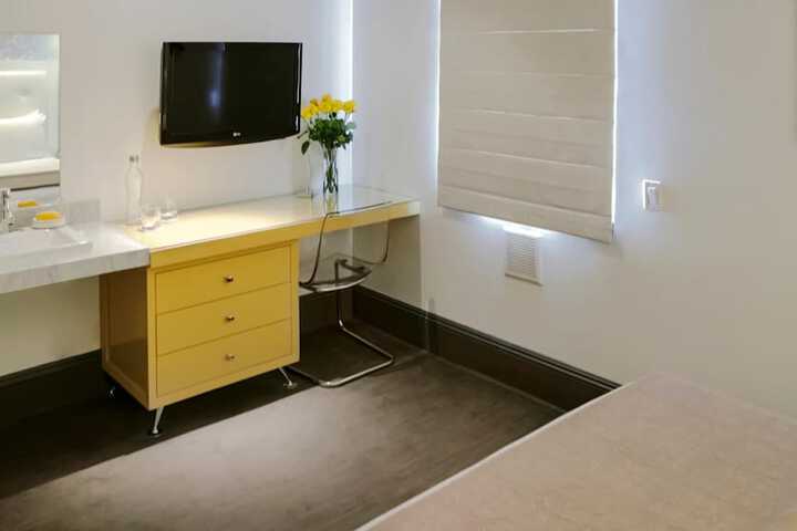 Room 8 of 34