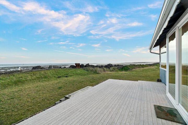 Cozy Coastal Getaway • Panoramic Ocean Views