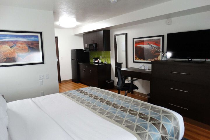 Room 27 of 40