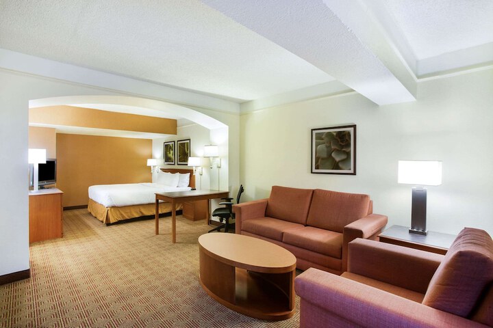 Room 15 of 33