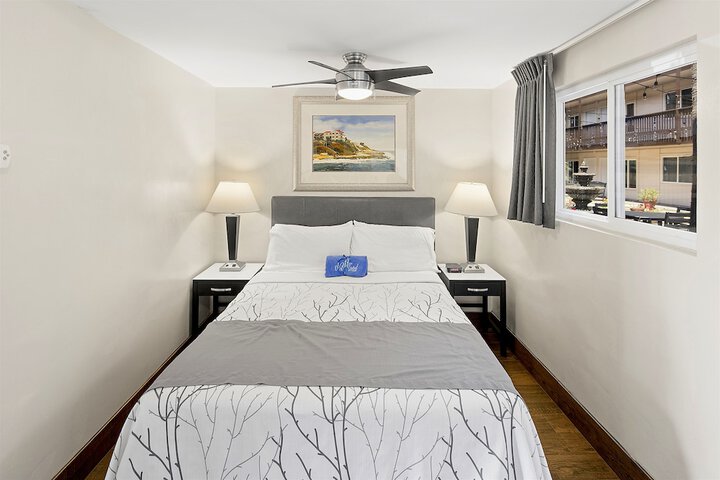 Room 25 of 69