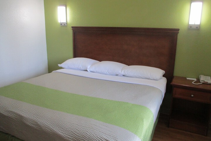 Room 22 of 37