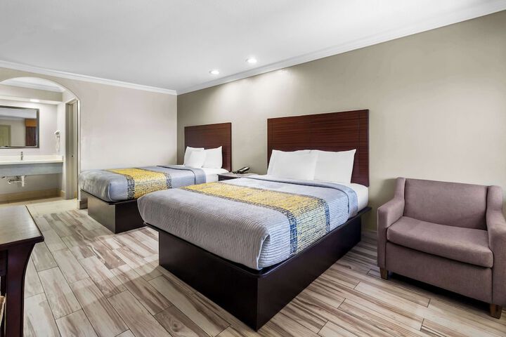 Room 10 of 34