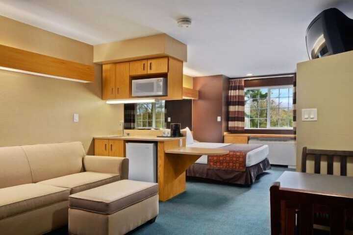 Room 12 of 28