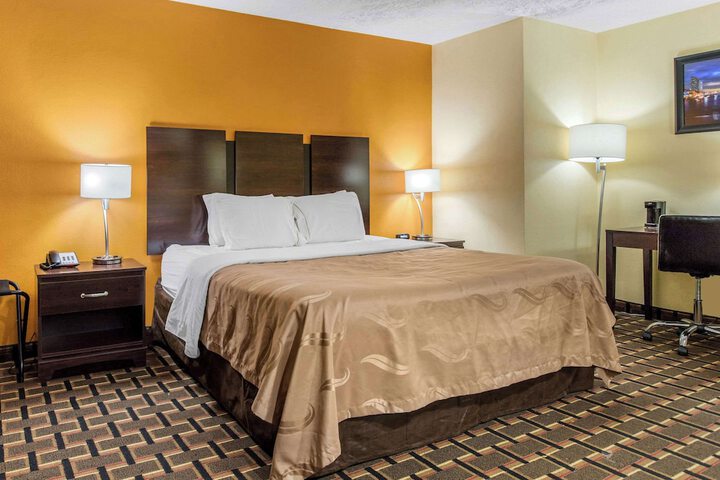 Room 28 of 47