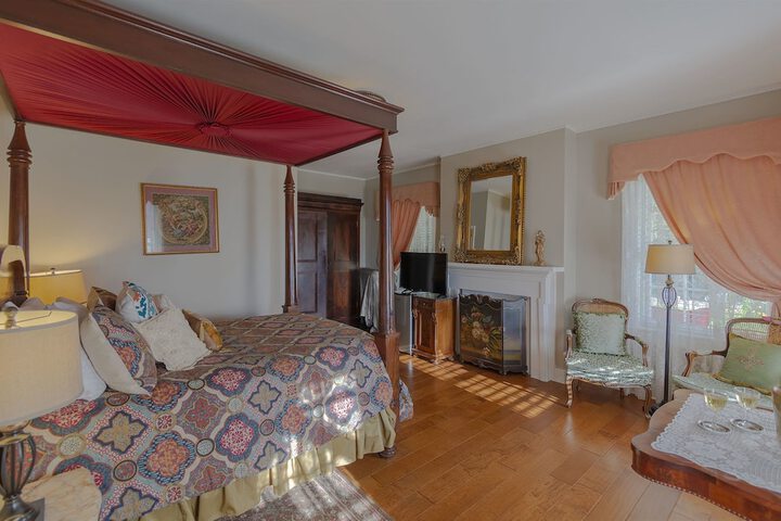 Room 8 of 11