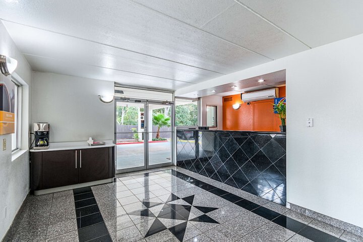 Motel 6 Cleveland TX