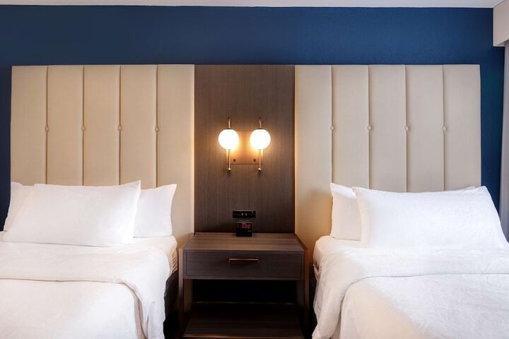 Room 33 of 52