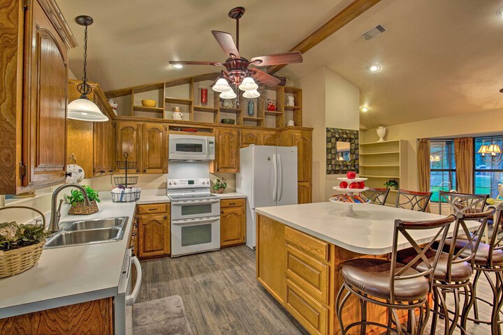 Cozy Family Home w / Fire Pit 4 Mi to Lake Fork