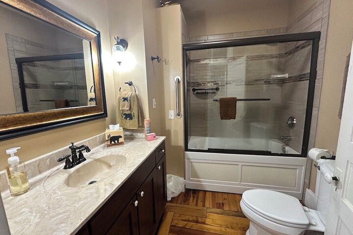 Calhoun House Inn & Suites