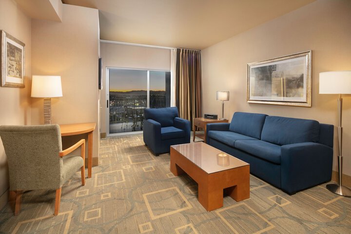 Room 33 of 59
