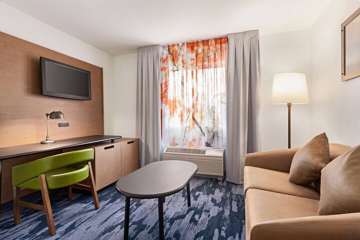 Room 10 of 27