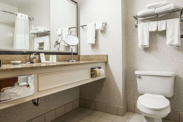 Comfort Inn & Suites Near Burke Mountain