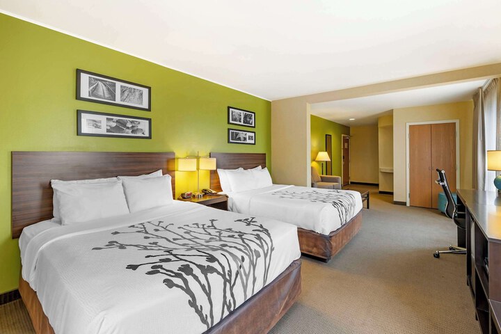 Room 35 of 61