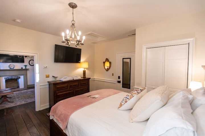 Room 16 of 19