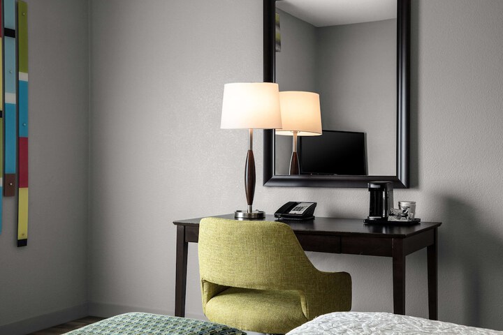 Room 13 of 31