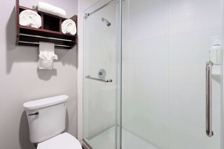 La Quinta Inn by Wyndham Buffalo Airport