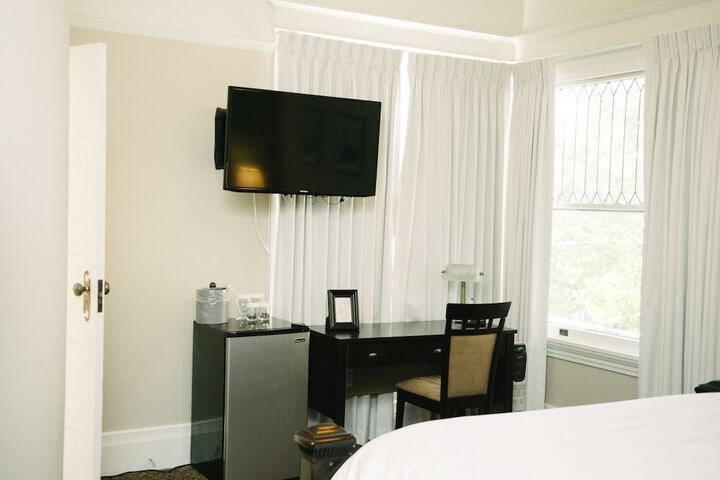 Room 32 of 47